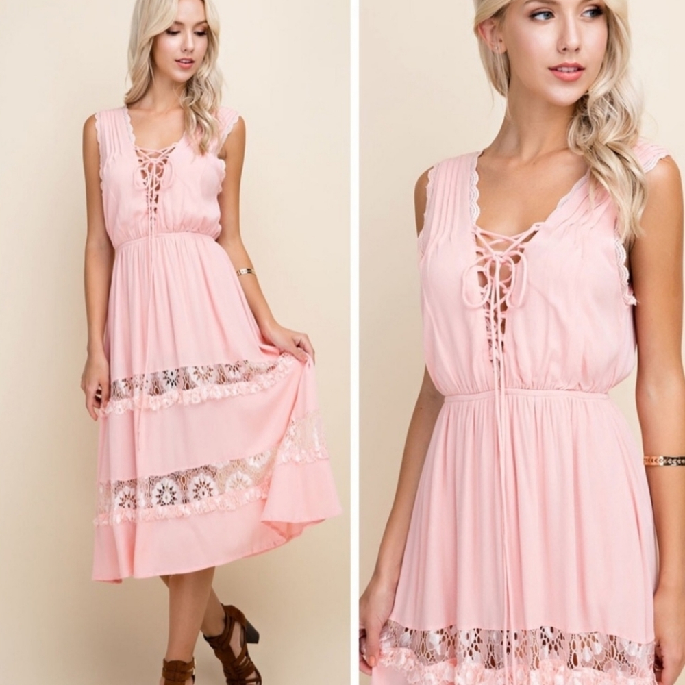 Gorgeous baby pink midi dress with lace cut outs - Picture 2 of 3
